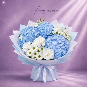 Blue Garden 29 букет из 3 голубых гортензий, белых роз и ромашек | Prime Flowers Ташкент