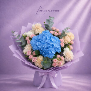 Blue Hydrangea 32 букет с голубой гортензией, розовыми розами и кремовыми гвоздиками | Prime Flowers Ташкент