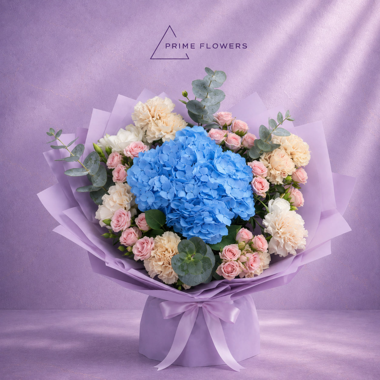 Blue Hydrangea 32 букет с голубой гортензией, розовыми розами и кремовыми гвоздиками | Prime Flowers Ташкент