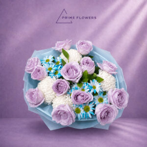 Grey Lilac Roses 45 букет из серо-сиреневых роз, белых хризантем и голубых ромашек | Prime Flowers Ташкент