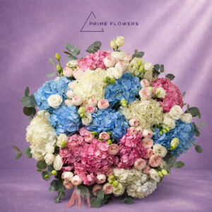 Hydrangea Roses 49 букет из голубых, розовых и белых гортензий и кустовых роз | Prime Flowers Ташкент