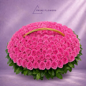 Pink Roses 51 большой букет из ярко-розовых роз с плетёной ручкой | Prime Flowers Ташкент