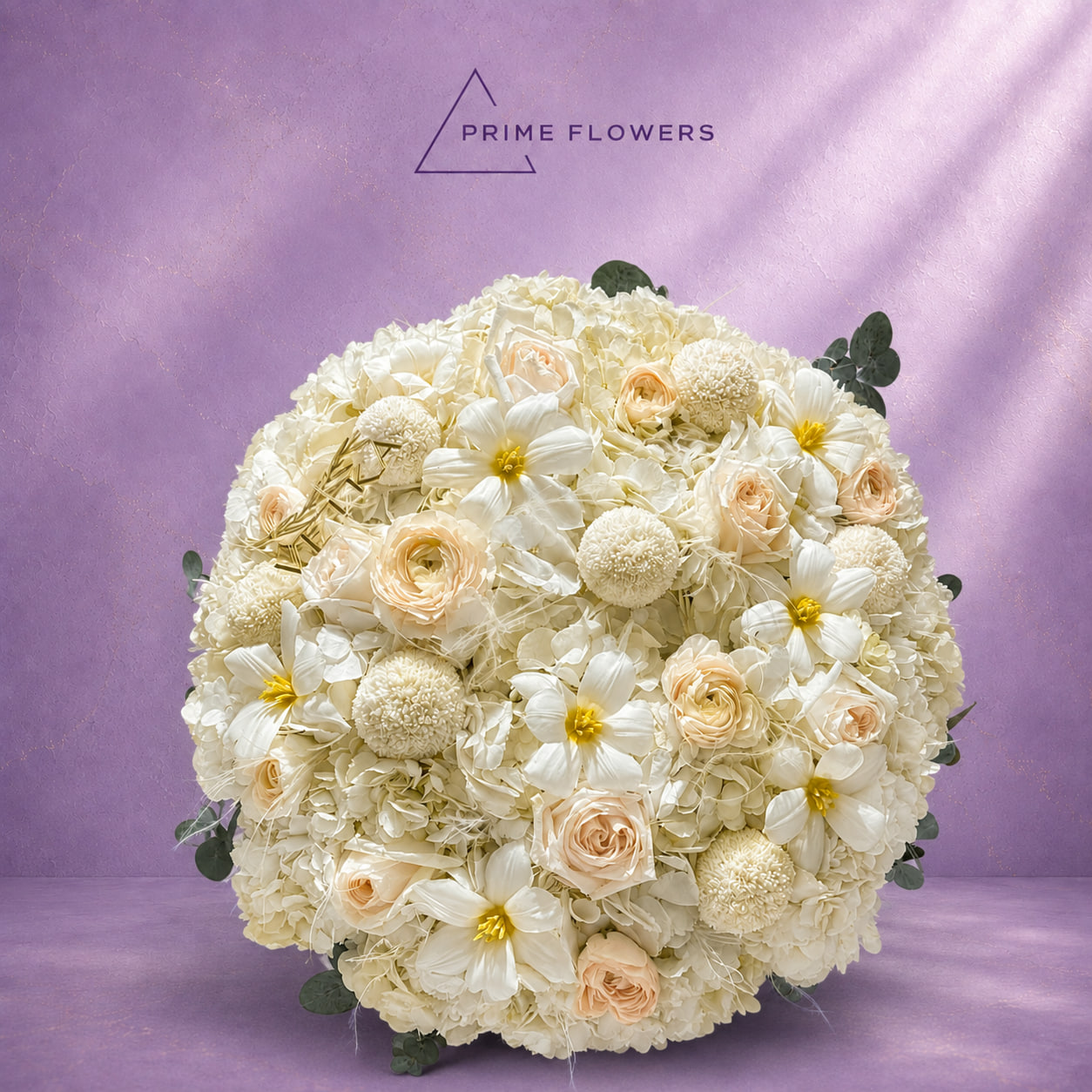 White Hydrangea Roses 56 букет из белых гортензий, кремовых роз и белых хризантем | Prime Flowers Ташкент