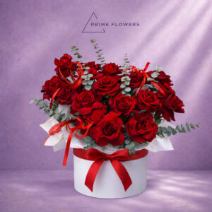 Red French Roses 64 букет — красные французские розы в белой коробке с красной лентой | Prime Flowers Ташкент